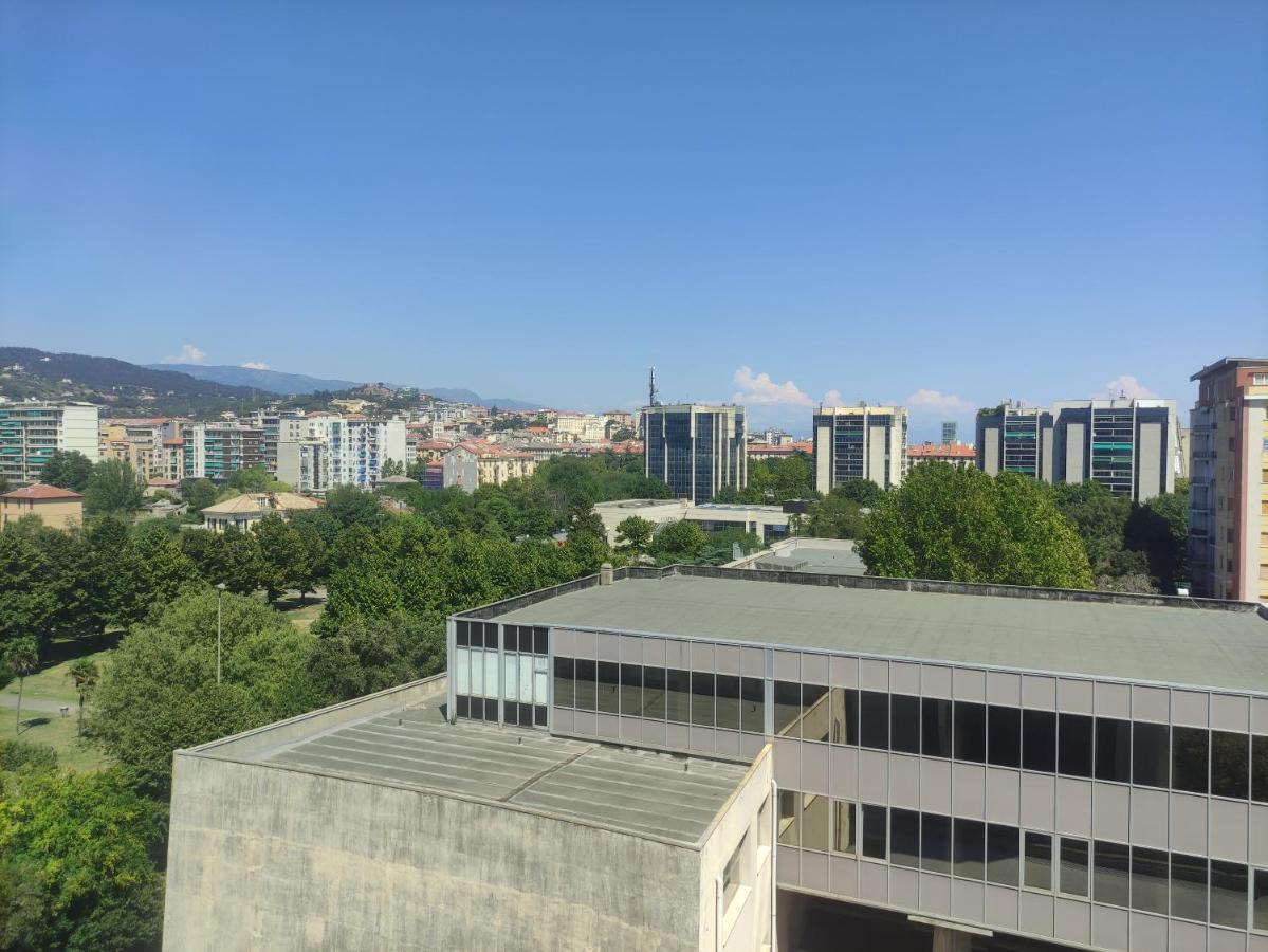 Una Finestra Su Savona Buitenkant foto